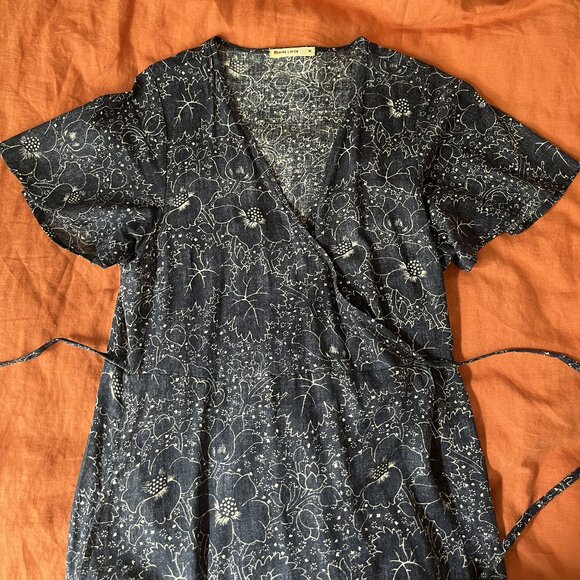 Marine Layer Emlyn Midi Wrap Dress in Floral Navy Print - Picture 3 of 3